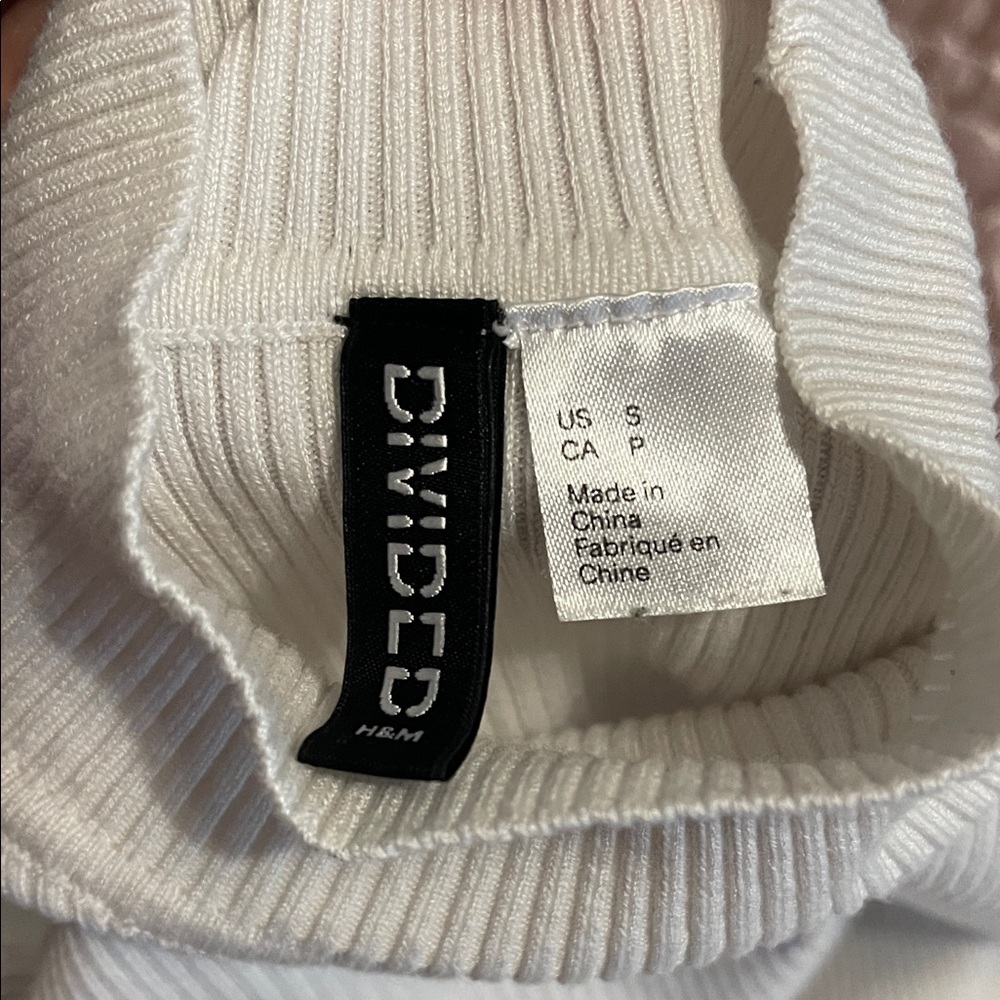 White Ribbed Turtleneck Top with Embroidered Stars and Moon Size Small - Picture 2 of 3